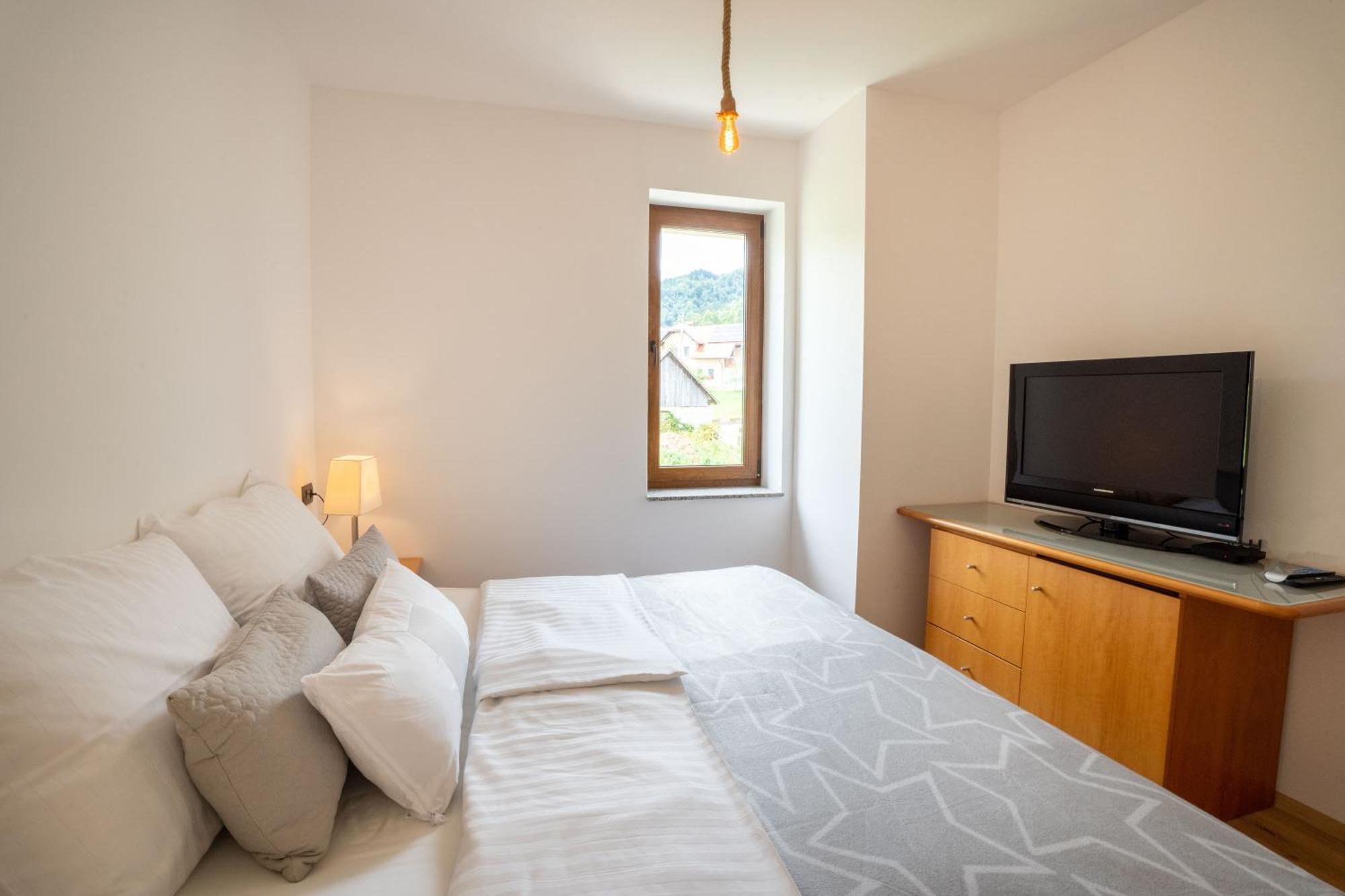 Aparthotel Hom At Vintgar Zgornje Gorje Ruang foto